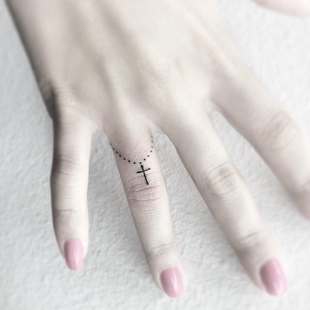 tatuaje dedos 181