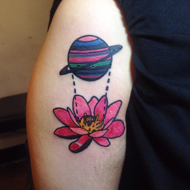tatuaje flor de loto 111