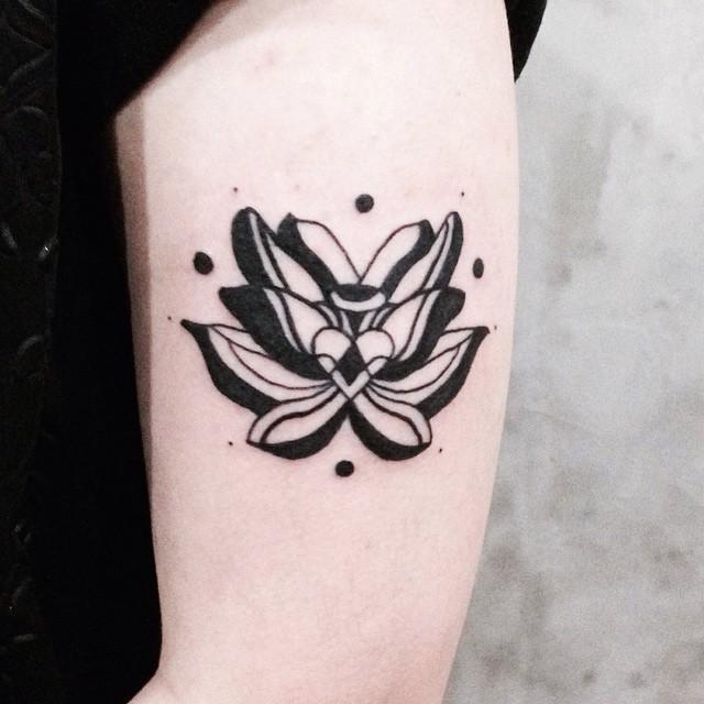 tatuaje flor de loto 121
