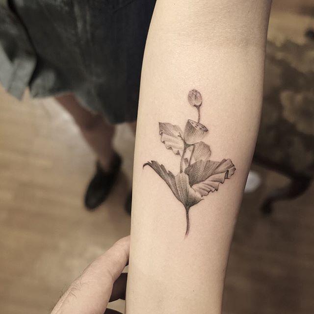 tatuaje flor de loto 131