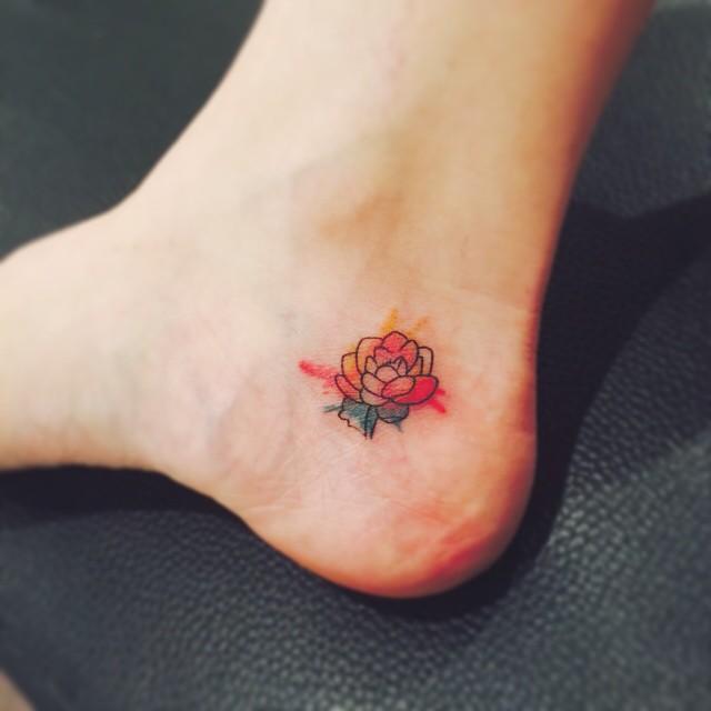 tatuaje flor de loto 141