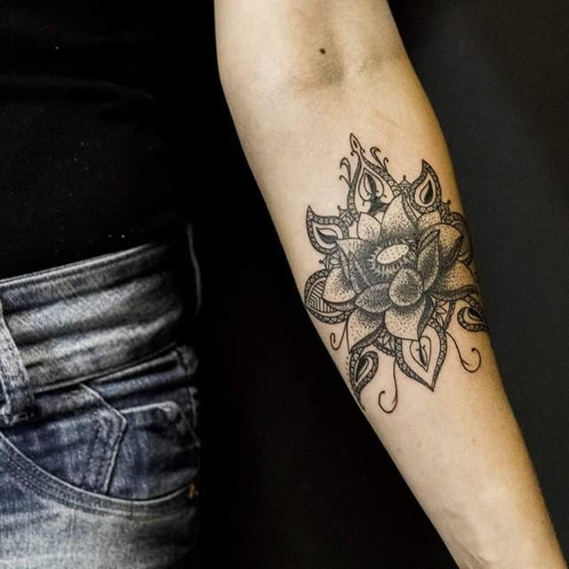 tatuaje flor de loto 161