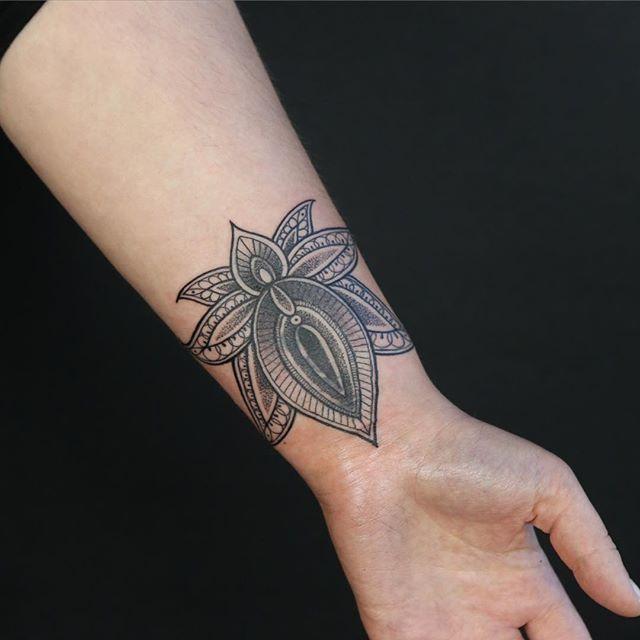 tatuaje flor de loto 171