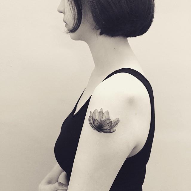 tatuaje flor de loto 201