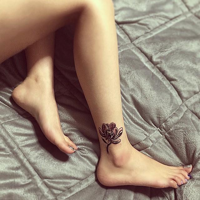tatuaje flor de loto 21