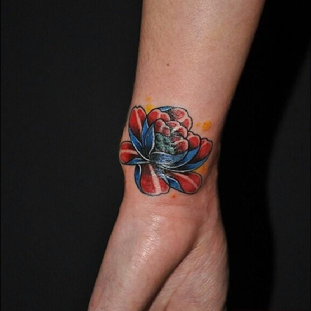 tatuaje flor de loto 211