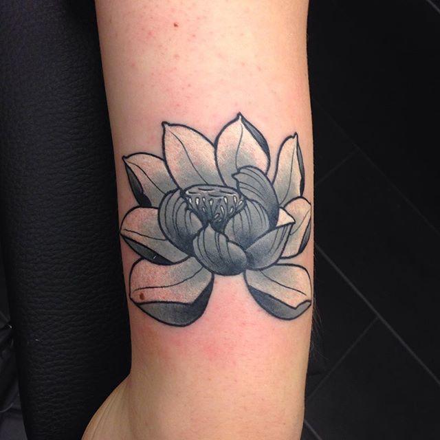 tatuaje flor de loto 251
