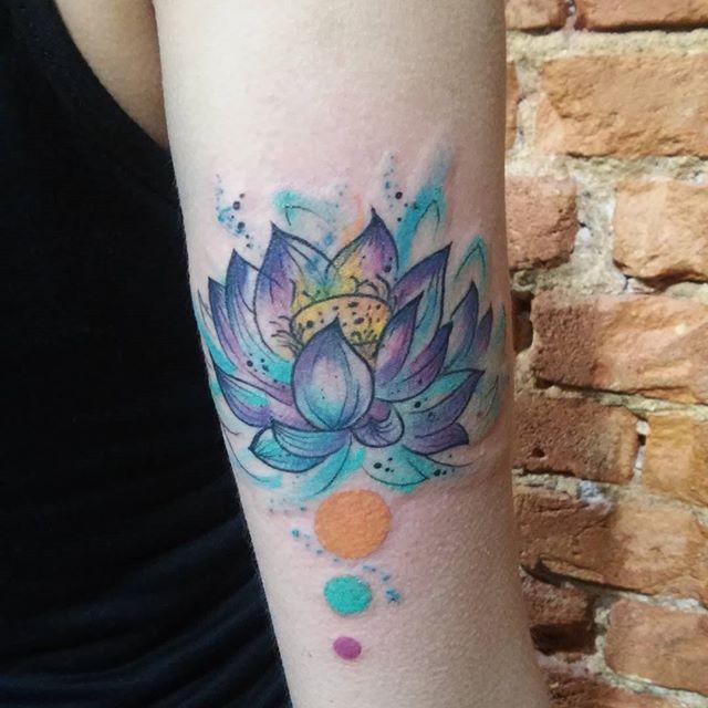 tatuaje flor de loto 261
