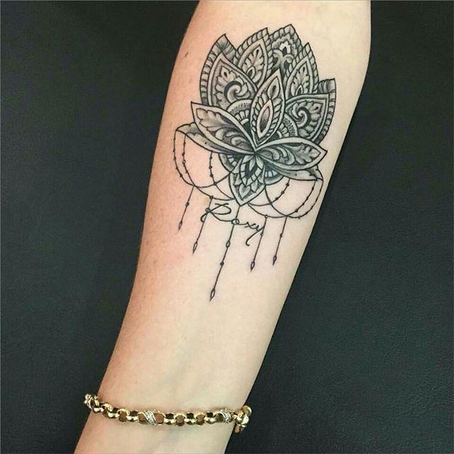 tatuaje flor de loto 291