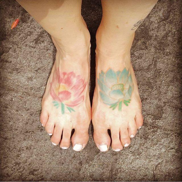 tatuaje flor de loto 341