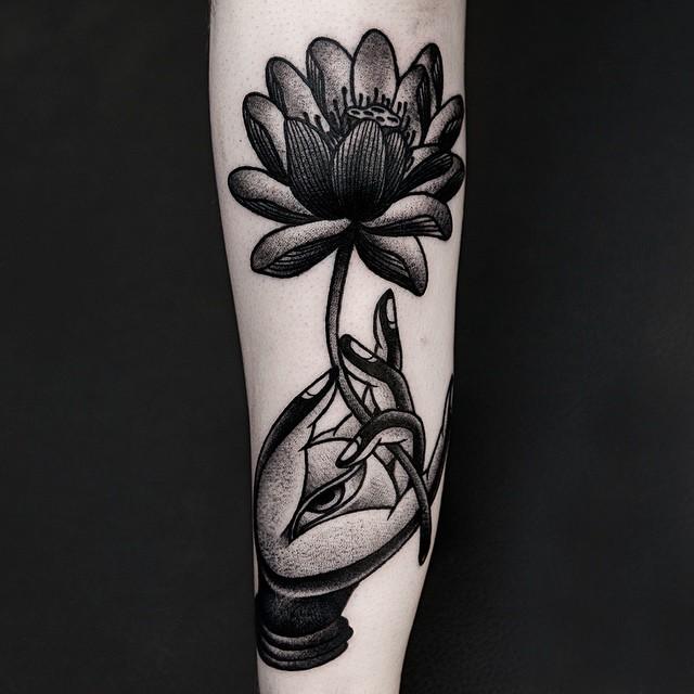 tatuaje flor de loto 351