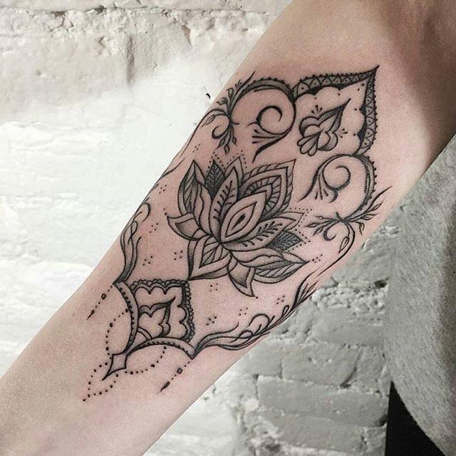 tatuaje flor de loto 381
