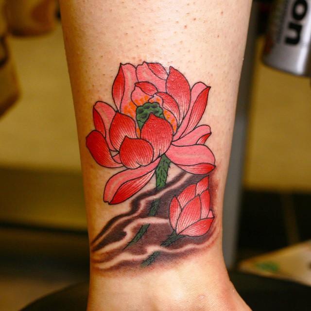 tatuaje flor de loto 41