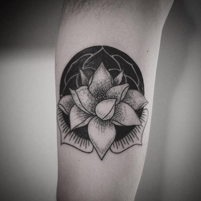 tatuaje flor de loto 471