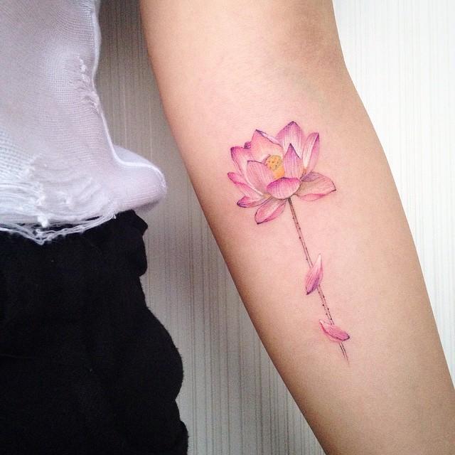tatuaje flor de loto 481