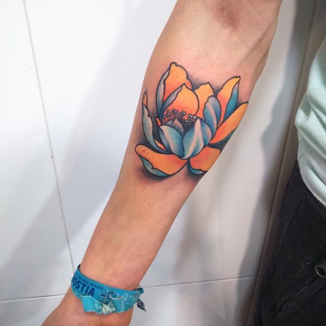 tatuaje flor de loto 511