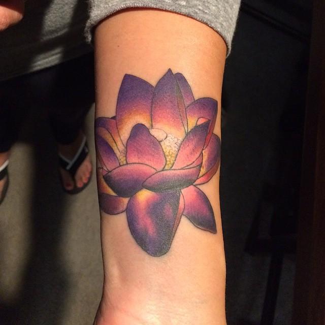 tatuaje flor de loto 561