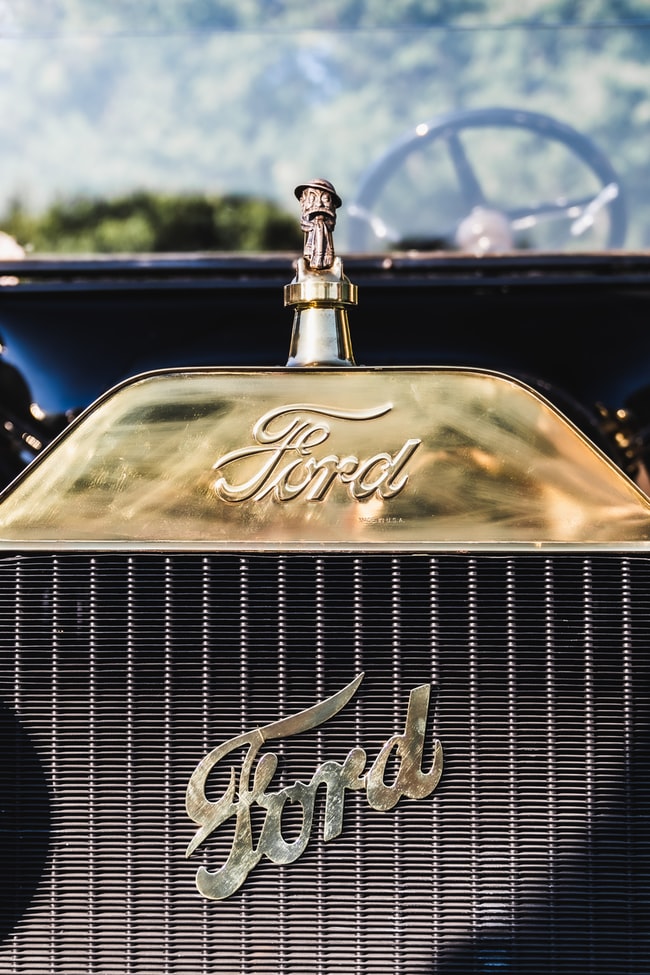 Significado e historia del Logo de Ford