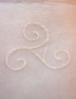 tatuajes-tinta-blanca-54