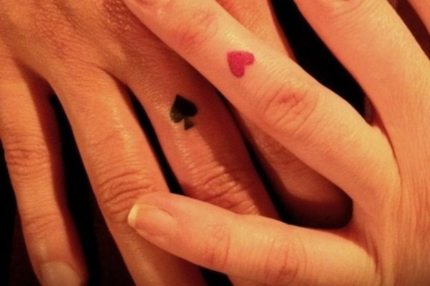 tattoo femenino en un dedo 07