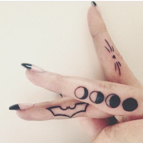 tattoo femenino en un dedo 34