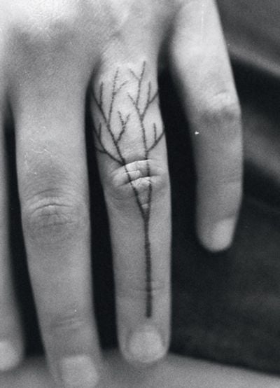 tattoo femenino en un dedo 40