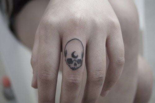 tattoo femenino en un dedo 42