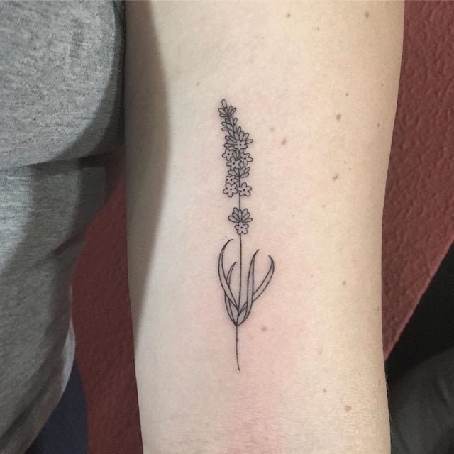 tattoo femenino minimalista 17