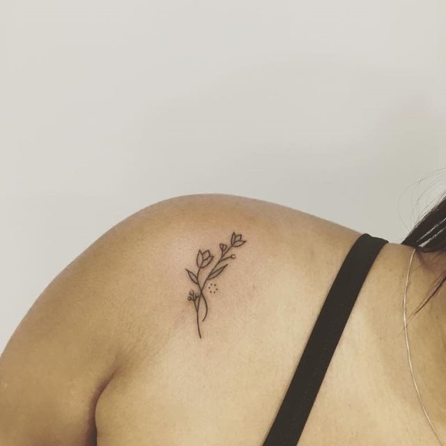 tattoo femenino minimalista 69