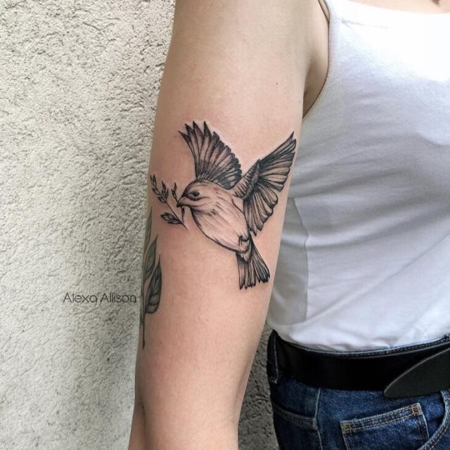 tattoo femenino pajaro 24