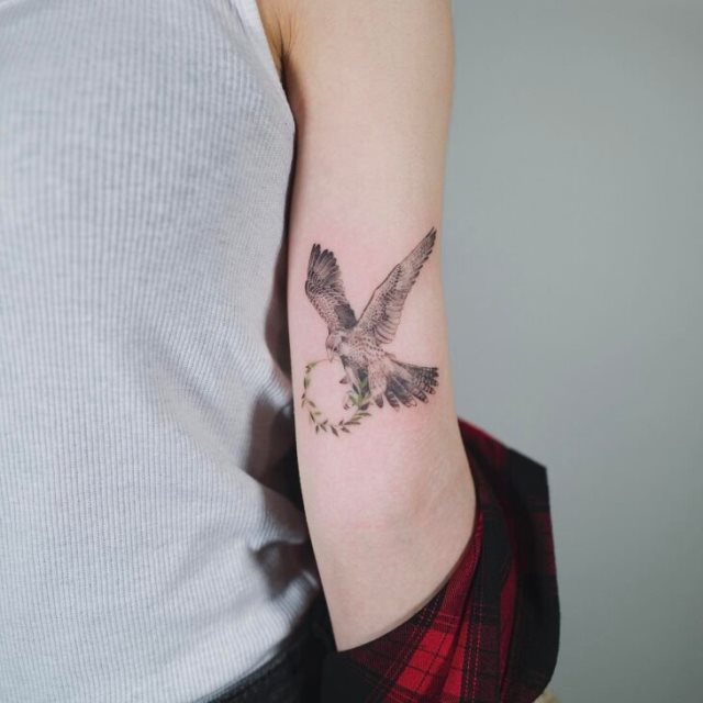 tattoo femenino pajaro 25