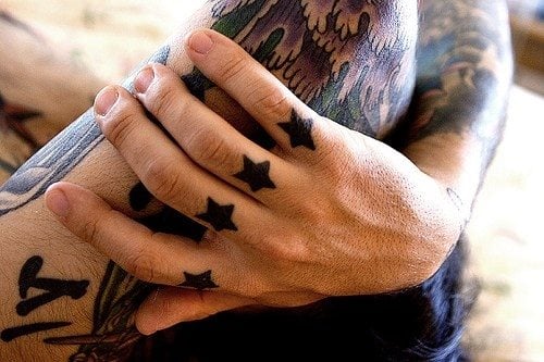 tatuaje dedo articulacion 504