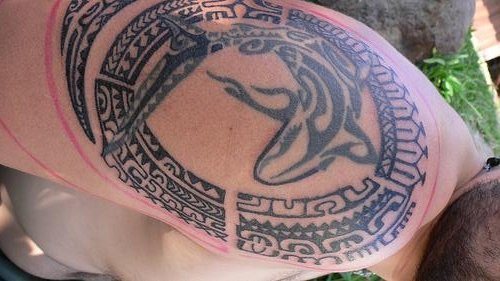 tatuaje hawaiano 1055