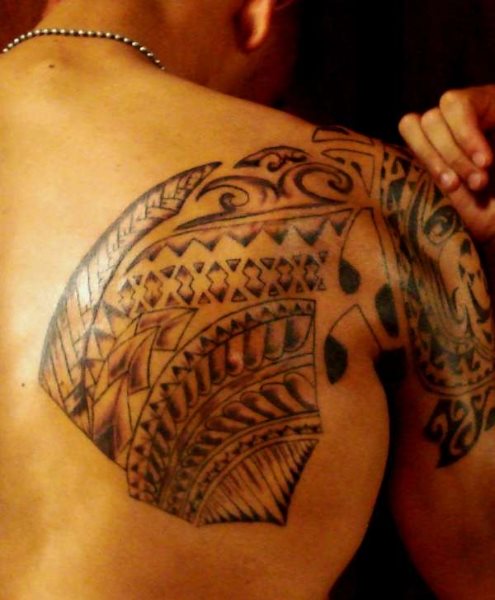 tatuaje hawaiano 1010