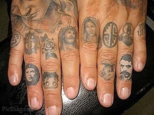 24 tatuaje dedo foto