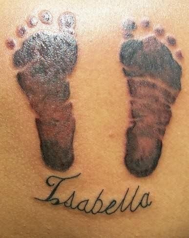 Diseo de dos huellas de pies que parecen pertenecer a Isabella