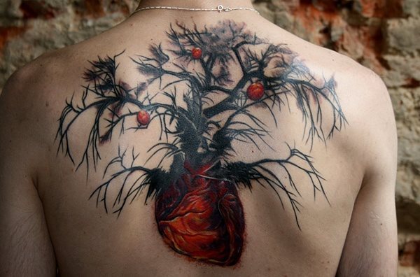 Imagen de un corazn del que crece un rbol con aspecto terrorfico y del que parecen nacer unos frutos rojos