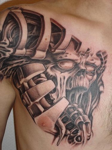 Tatuaje de estilo biomecnico sobre el pecho