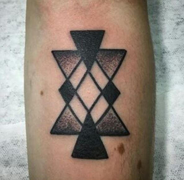 tatuaje triangulo 03