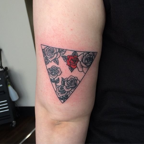 tatuaje triangulo 103