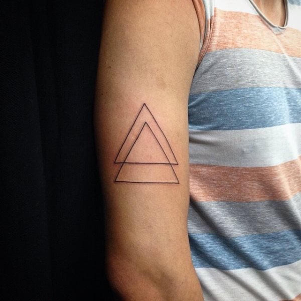 tatuaje triangulo 105