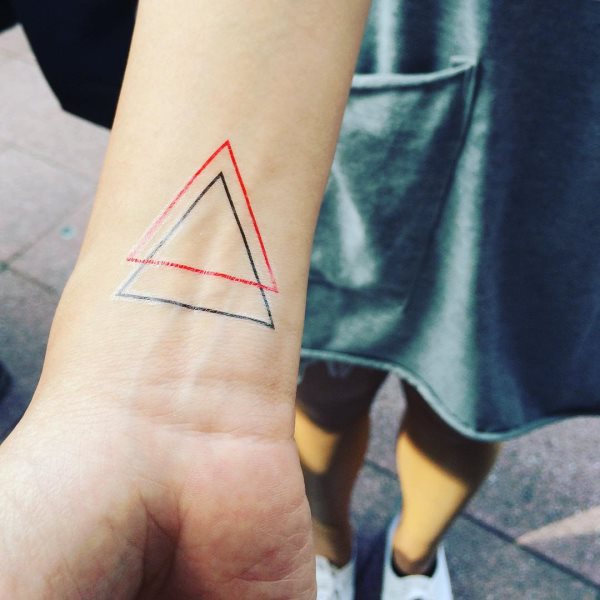 tatuaje triangulo 129