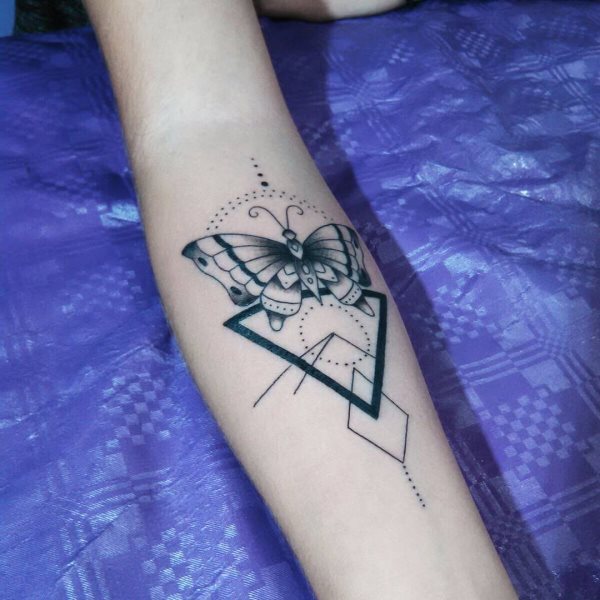 tatuaje triangulo 135