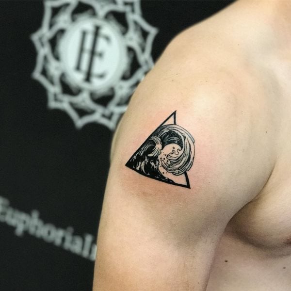 tatuaje triangulo 147