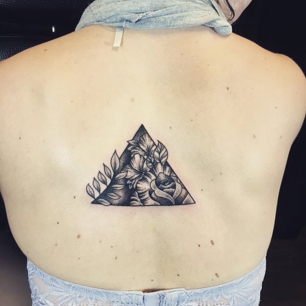 tatuaje triangulo 155