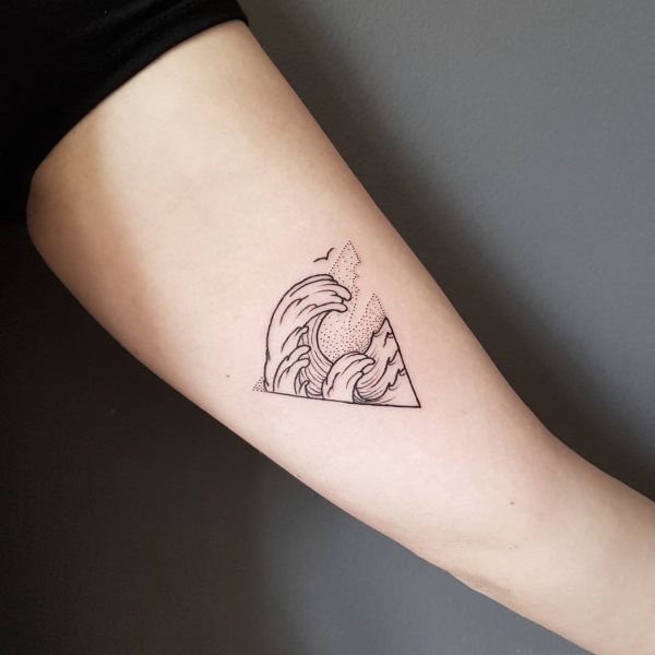 tatuaje triangulo 159