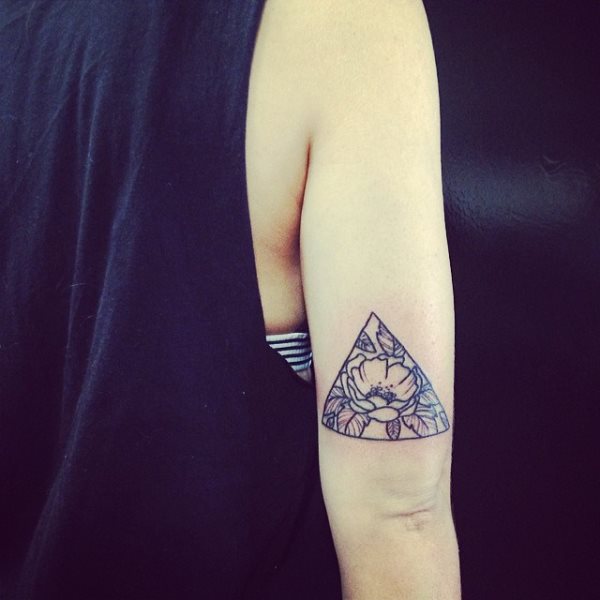 tatuaje triangulo 161