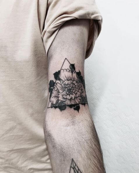 tatuaje triangulo 197