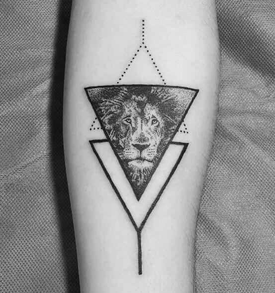 tatuaje triangulo 23