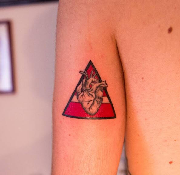 tatuaje triangulo 37